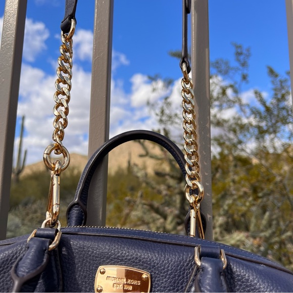 Michael Kors Womens Leather Purse Navy Beautiful Condition Zipper Closure - Picture 7 of 13